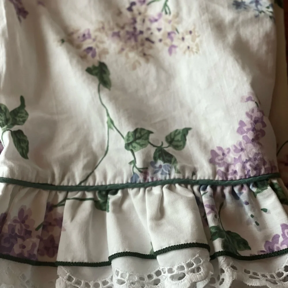 Set of 2 Vintage Waverly Lilac Floral Fabric White Eyelet Ruffle Standard Queen